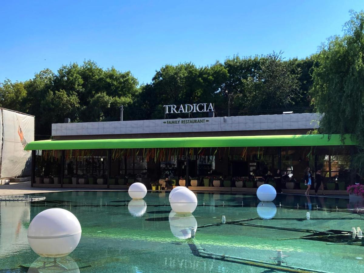 Arcadia Spacious Apartments Одесса Экстерьер фото